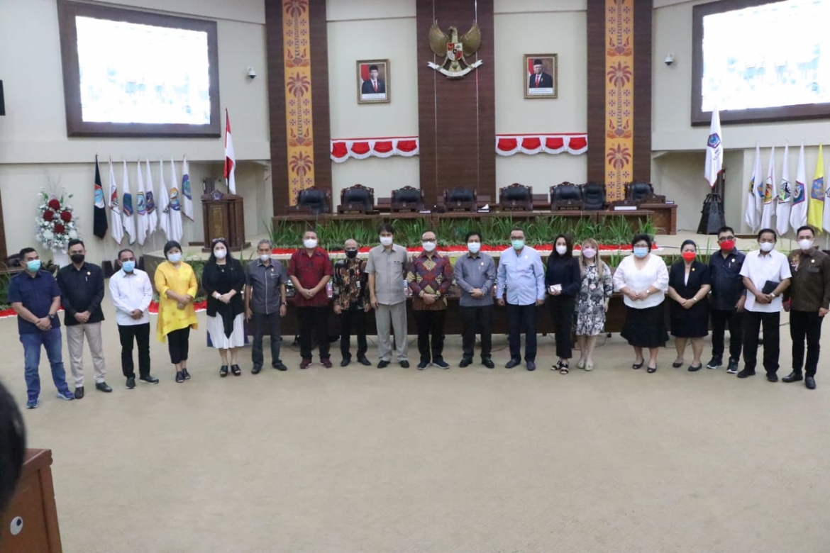 Audensi dan Koordinasi Program Pemberantasan Korupsi Terintegrasi di Provinsi Sulawesi Utara oleh Deputi Bidang Koordinasi dan Supervisi KPK RI bersama Pimpinan dan Anggota DPRD Prov. Sulut serta Pejabat Struktural dan staf terkait.
